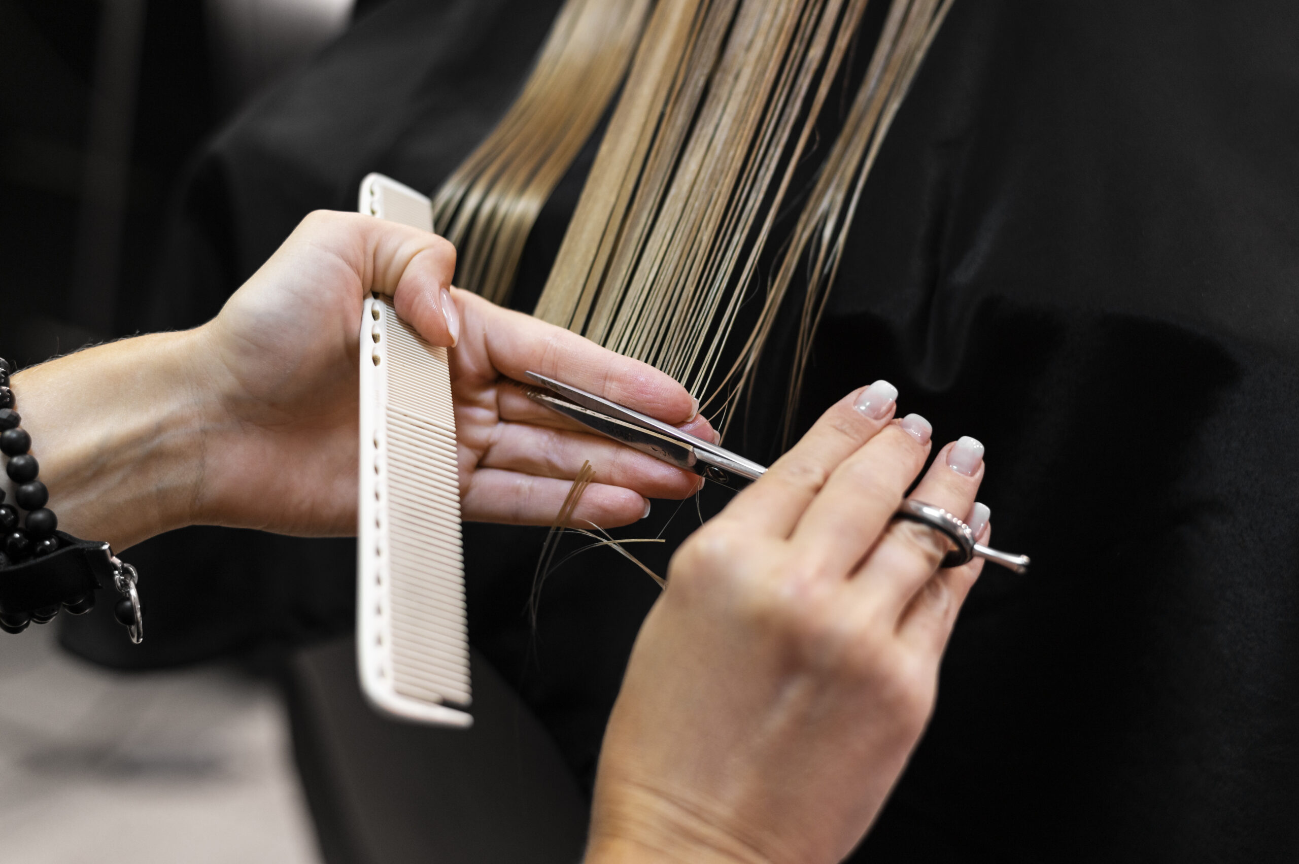 woman-getting-her-hair-cut-beauty-salon